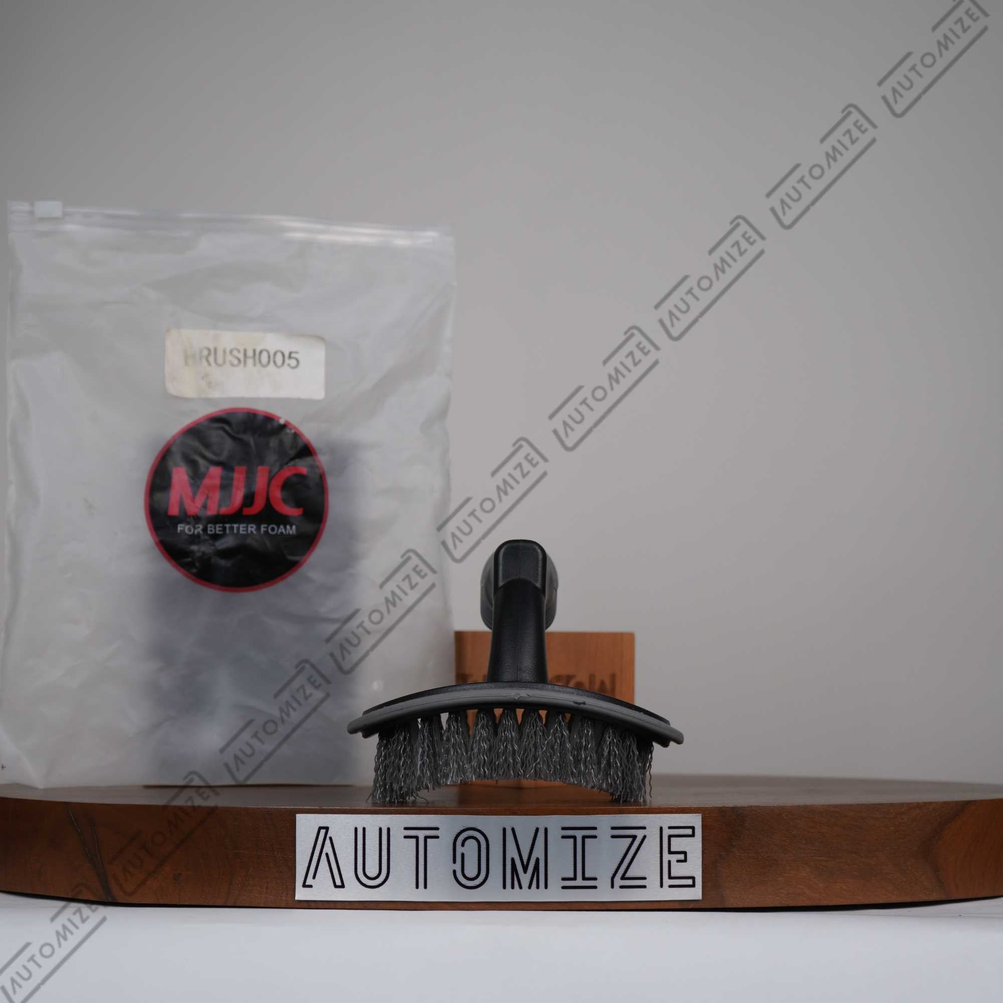 MJJC Tire Curve Brush With Handle