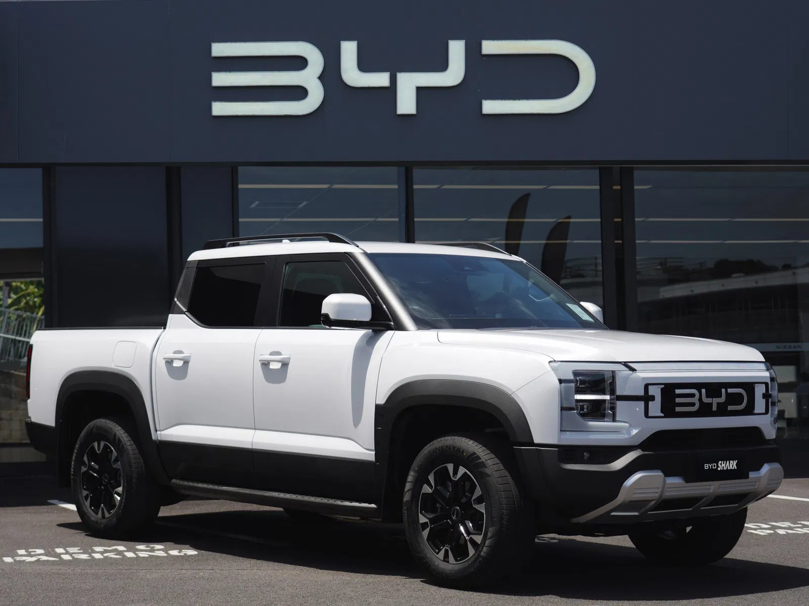 BYD Shark 6 PHEV Launched in Pakistan – Features, Price, Pictures & Comparison